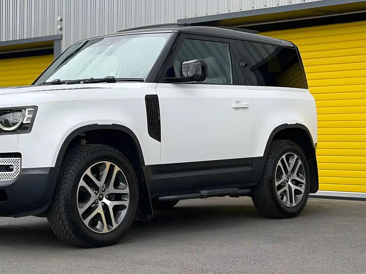 Used 2023 Land Rover Defender Hse White - Interior and Exterior details 10