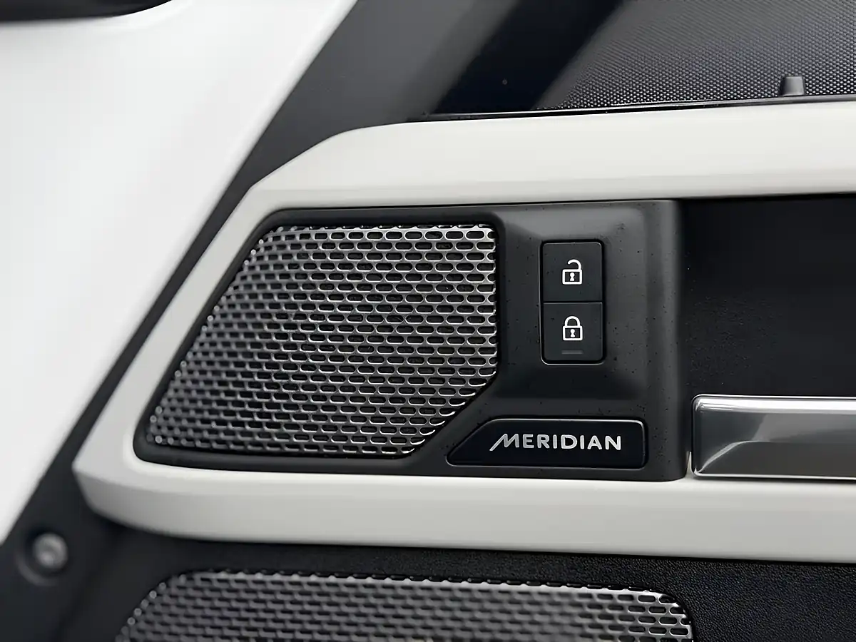 Used 2023 Land Rover Defender Hse White - Interior and Exterior details 12