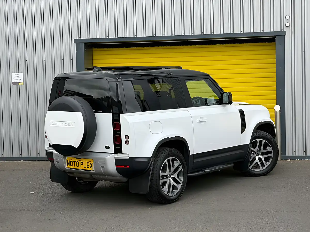 Used 2023 Land Rover Defender Hse White - Interior and Exterior details 15