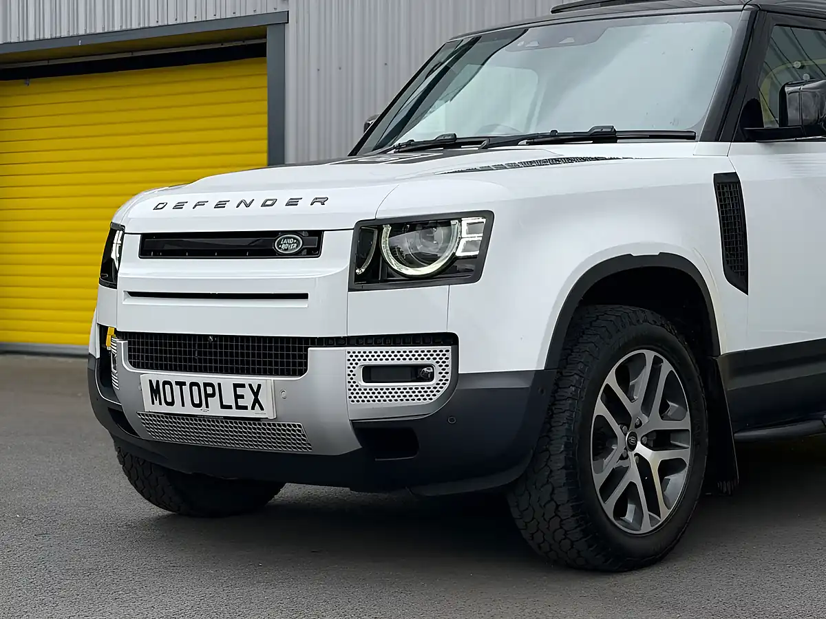 Used 2023 Land Rover Defender Hse White - Interior and Exterior details 16