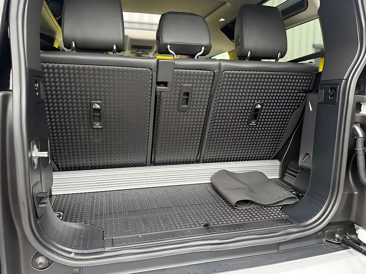 Used 2023 Land Rover Defender Hse White - Interior and Exterior details 18