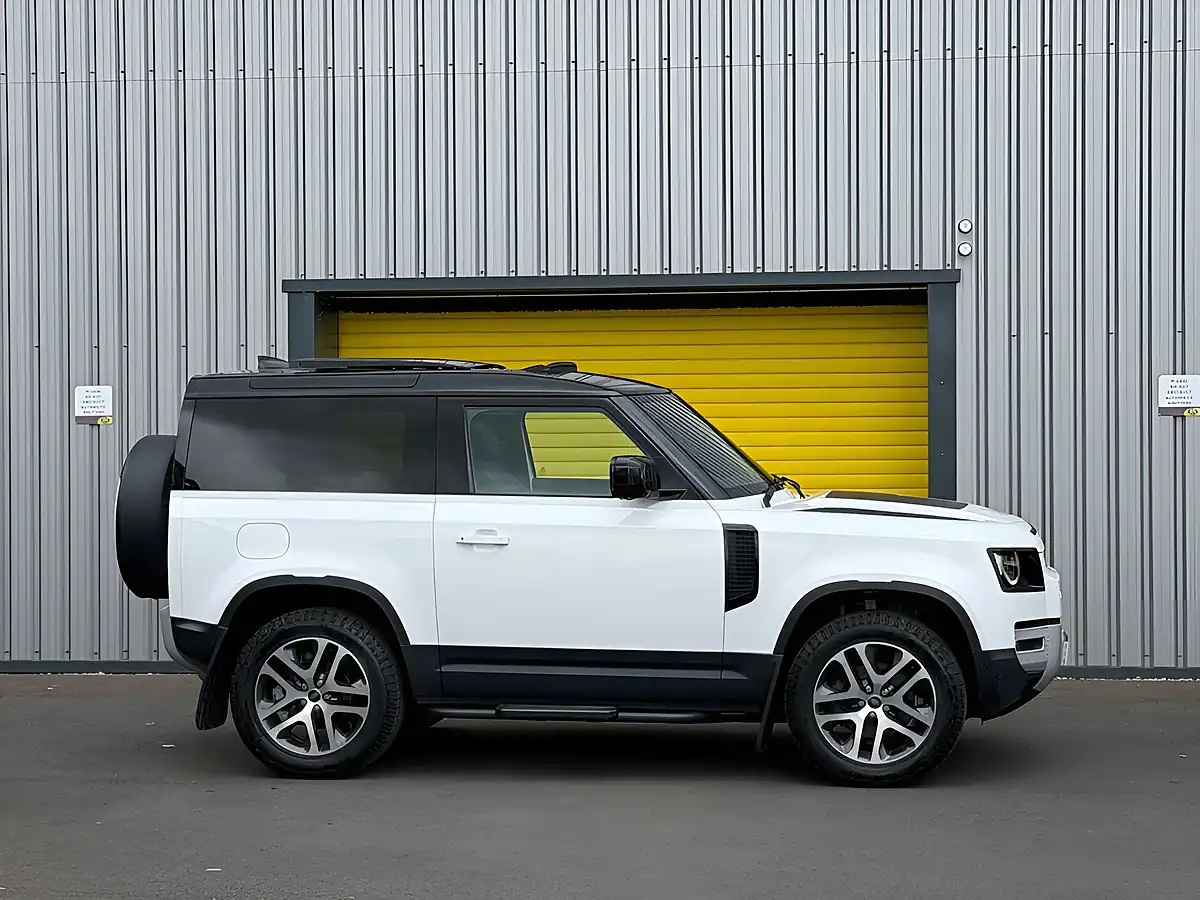 Used 2023 Land Rover Defender Hse White - Interior and Exterior details 6
