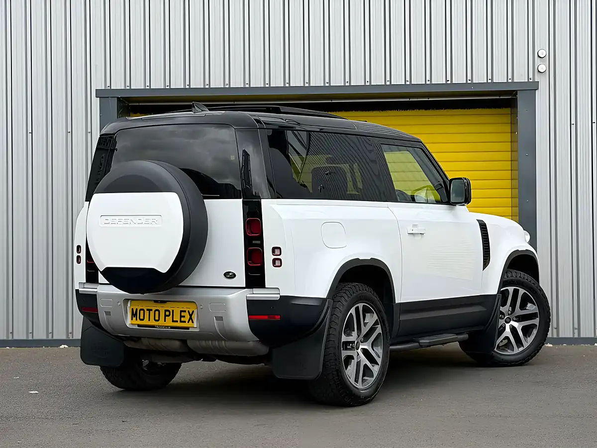 Used 2023 Land Rover Defender Hse White - Interior and Exterior details 7