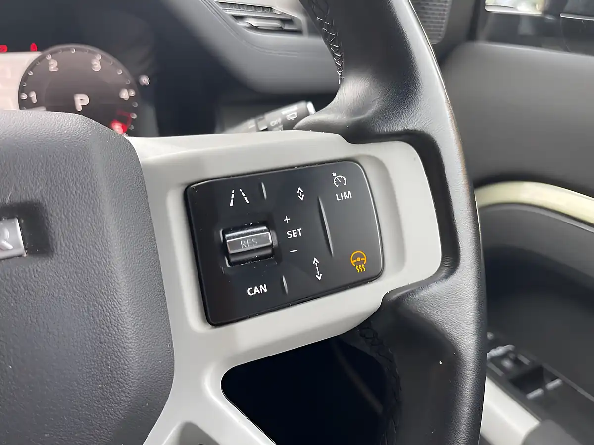 Used 2023 Land Rover Defender Se Green - Interior and Exterior details 14