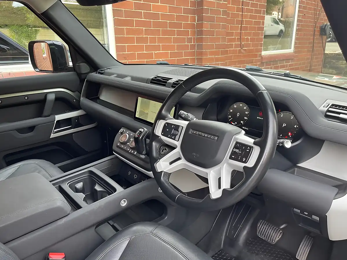 Used 2023 Land Rover Defender Se Green - Interior and Exterior details 4