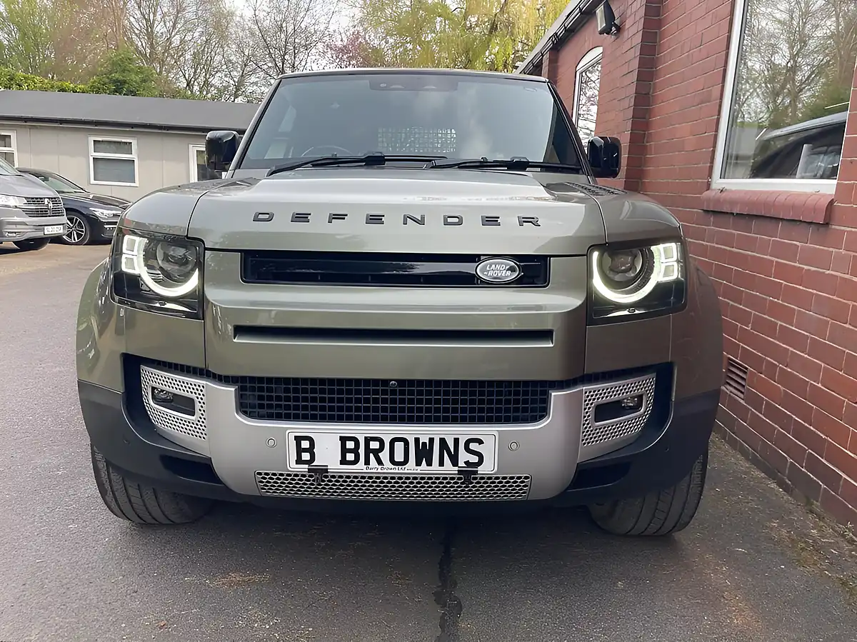Used 2023 Land Rover Defender Se Green - Interior and Exterior details 7