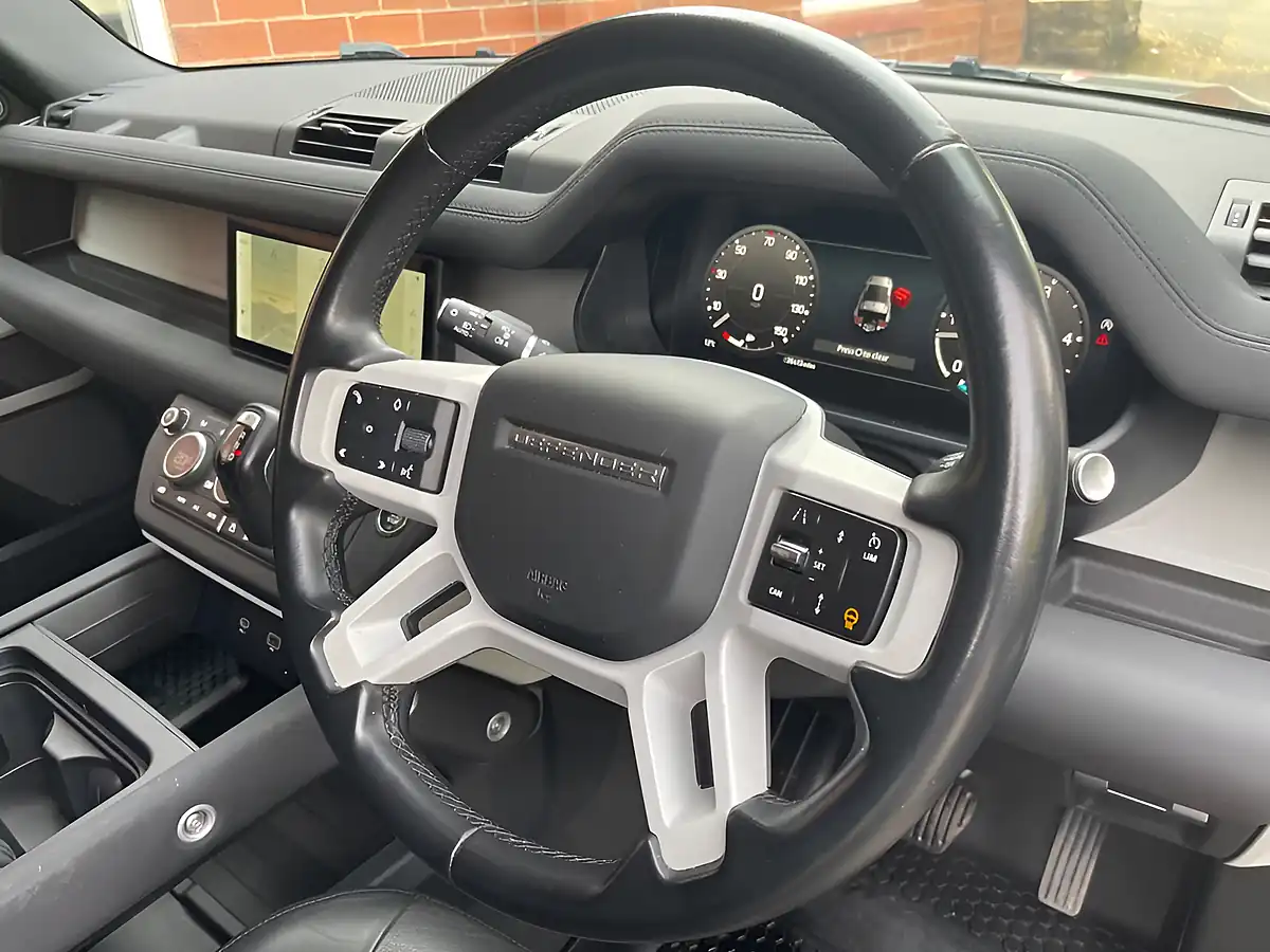 Used 2023 Land Rover Defender Se Green - Interior and Exterior details 9