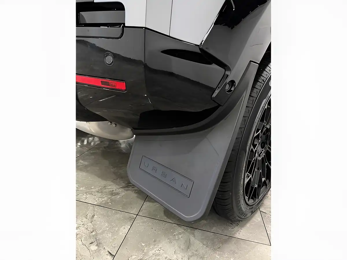 Used 2023 Land Rover Defender Se Hard Top Grey - Interior and Exterior details 11