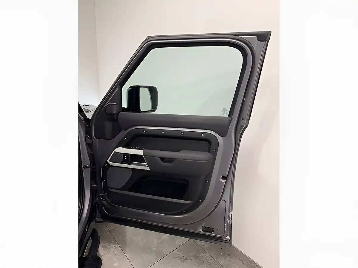 Used 2023 Land Rover Defender Se Hard Top Grey - Interior and Exterior details 16