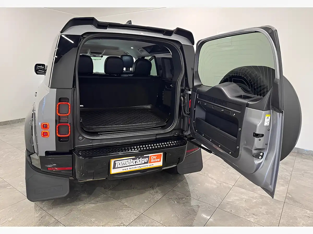 Used 2023 Land Rover Defender Se Hard Top Grey - Interior and Exterior details 19