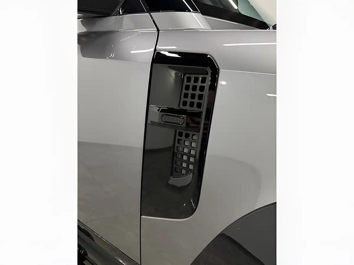 Used 2023 Land Rover Defender Se Hard Top Grey - Interior and Exterior details 5