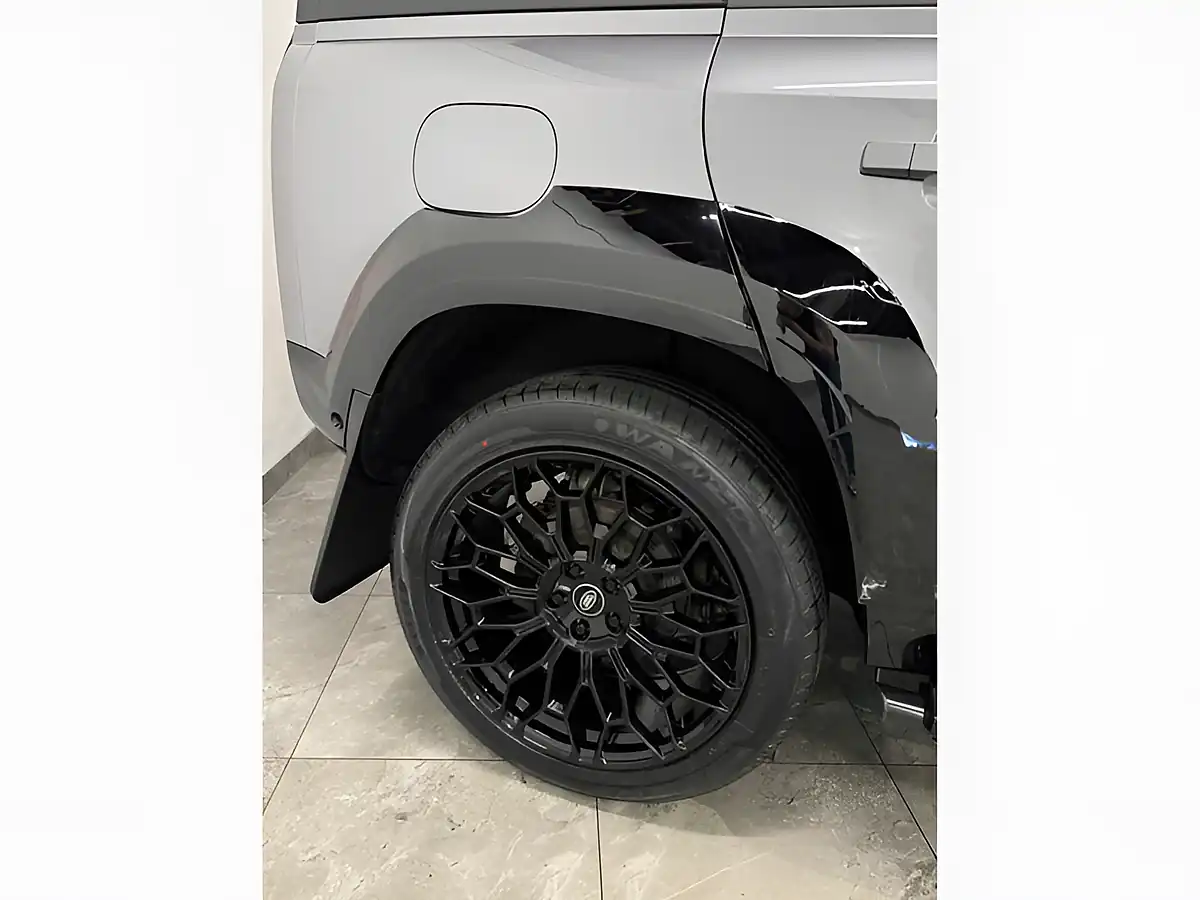Used 2023 Land Rover Defender Se Hard Top Grey - Interior and Exterior details 7