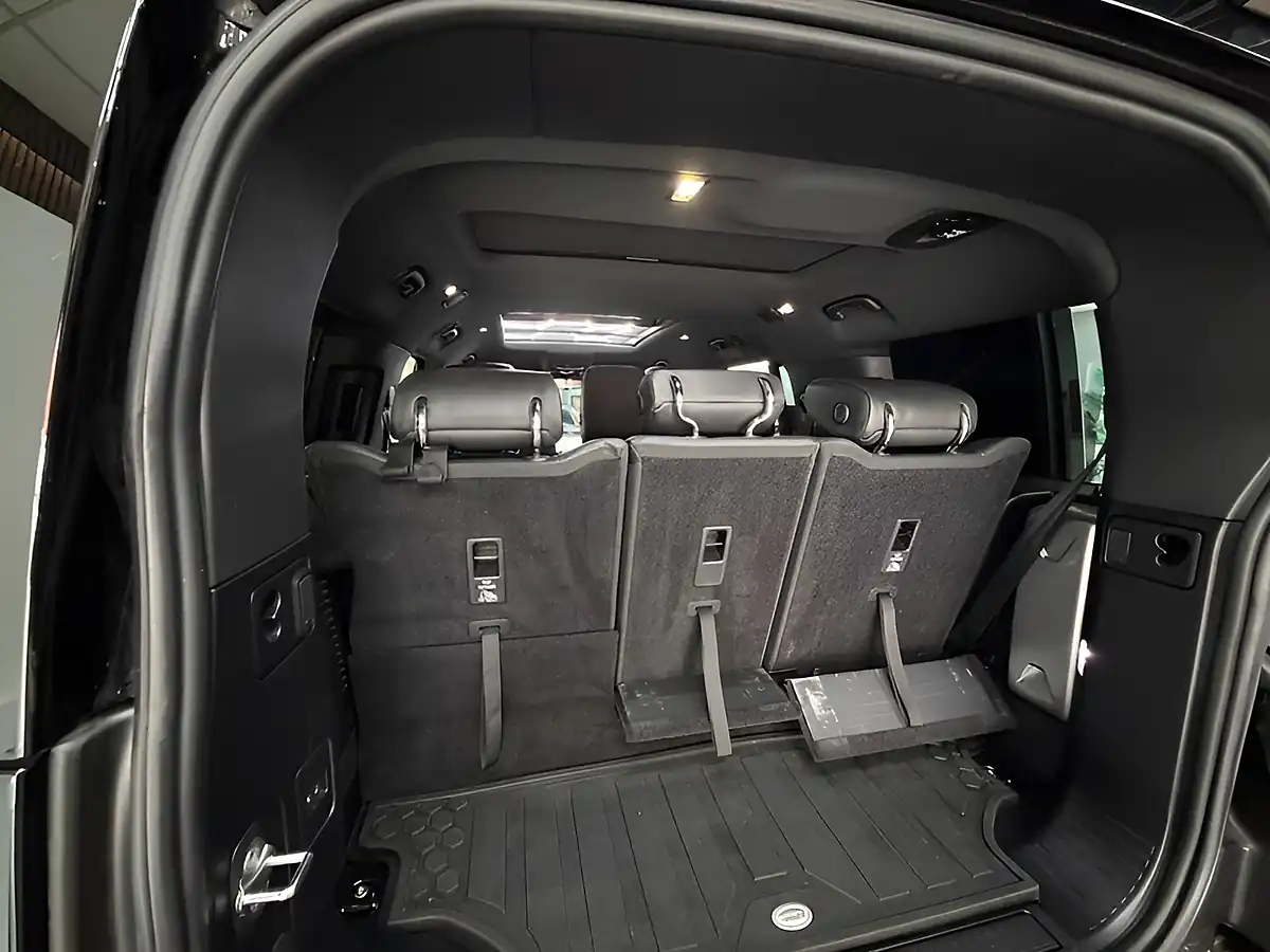 Used 2023 Land Rover Defender X-Dynamic Hse 130 Black - Interior and Exterior details 10