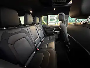 Used 2023 Land Rover Defender X-Dynamic Hse 130 Black - Interior and Exterior details 20
