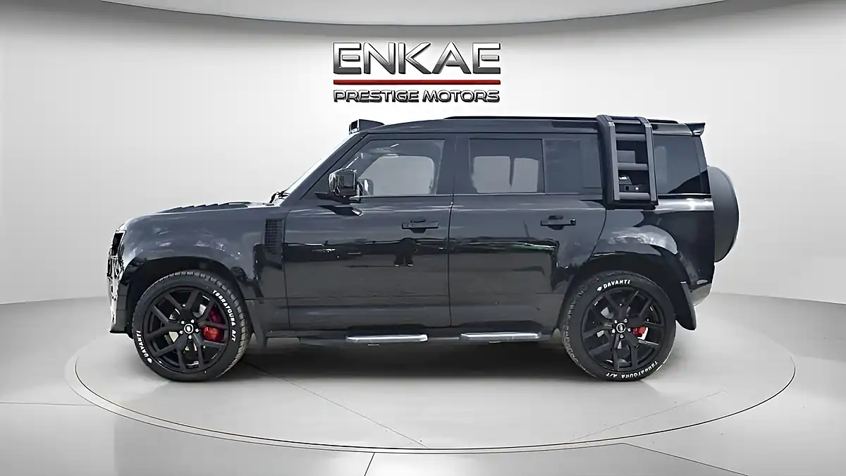 Used 2023 Land Rover Defender X-Dynamic Se Black - Interior and Exterior details 7