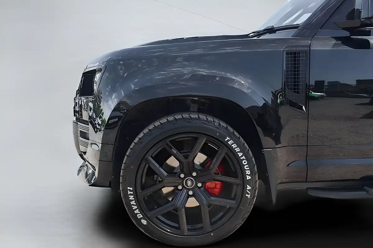 Used 2023 Land Rover Defender X-Dynamic Se Black - Interior and Exterior details 9