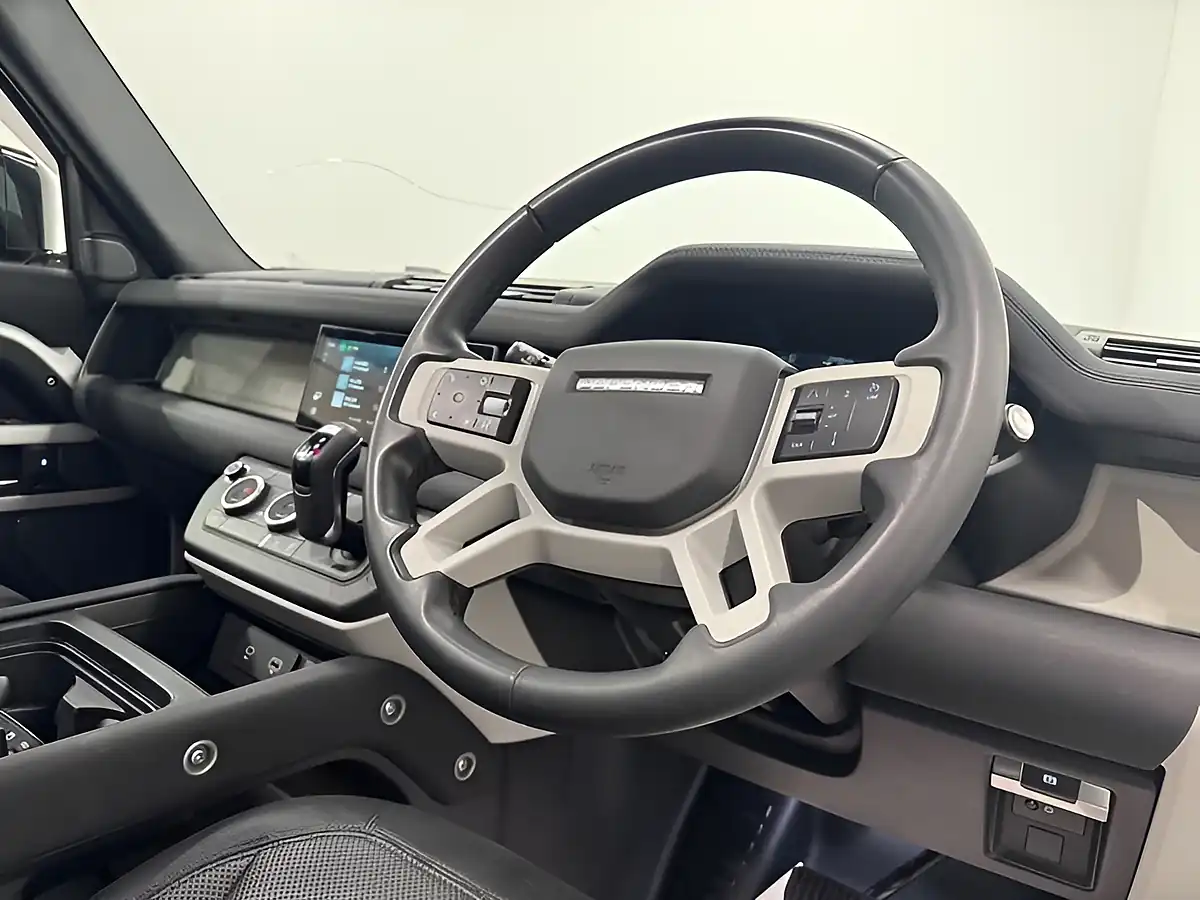 Used 2023 Land Rover Defender X-Dynamic Se White - Interior and Exterior details 10