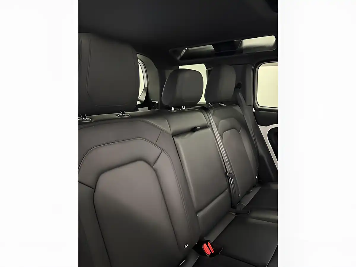 Used 2023 Land Rover Defender X-Dynamic Se White - Interior and Exterior details 11