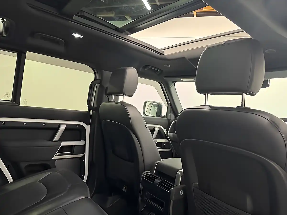 Used 2023 Land Rover Defender X-Dynamic Se White - Interior and Exterior details 12
