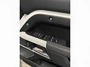 Used 2023 Land Rover Defender X-Dynamic Se White - Interior and Exterior details 14