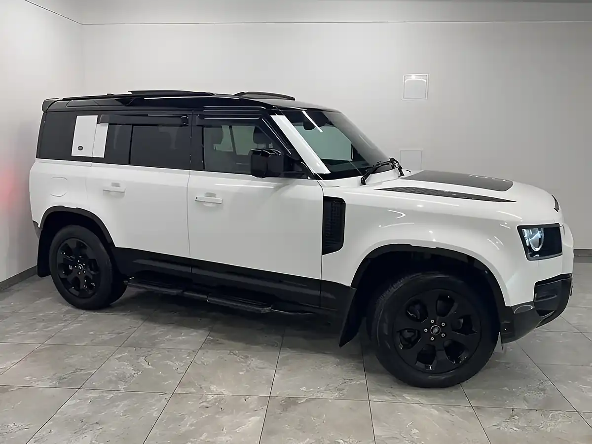 Used 2023 Land Rover Defender X-Dynamic Se White - Interior and Exterior details 2