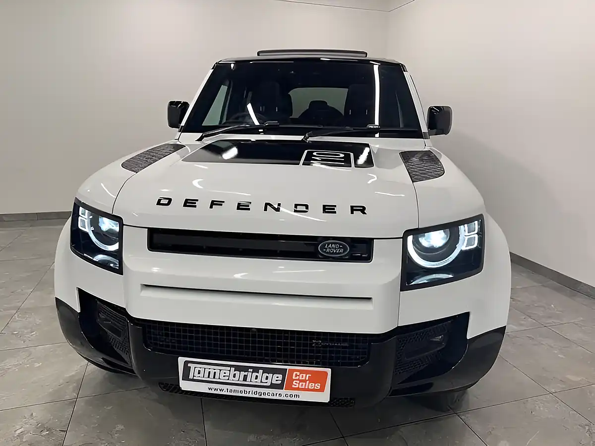 Used 2023 Land Rover Defender X-Dynamic Se White - Interior and Exterior details 3