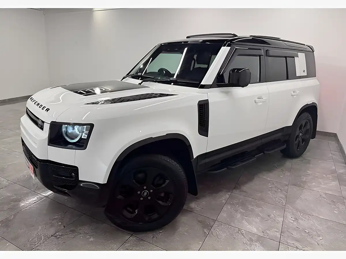 Used 2023 Land Rover Defender X-Dynamic Se White - Interior and Exterior details 4