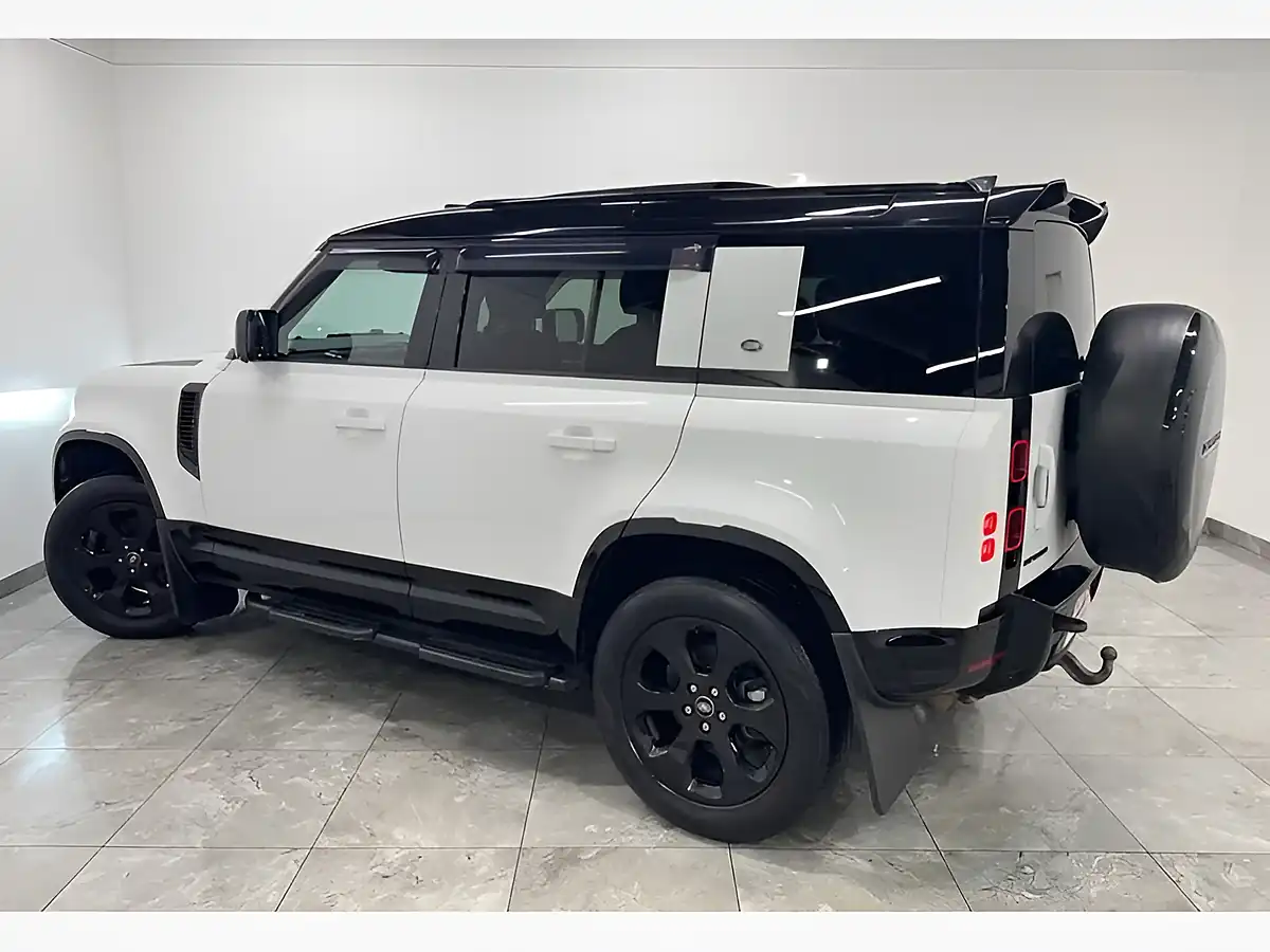 Used 2023 Land Rover Defender X-Dynamic Se White - Interior and Exterior details 6