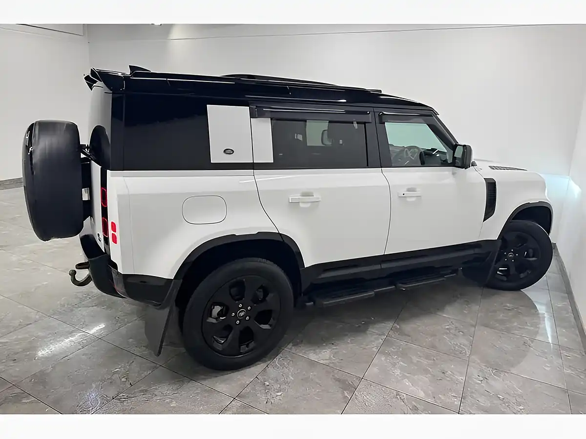 Used 2023 Land Rover Defender X-Dynamic Se White - Interior and Exterior details 8