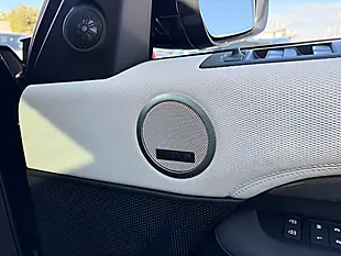 Used 2023 Land Rover Discovery 5 Metropolitan Edition Portofino Blue - Interior and Exterior details 12