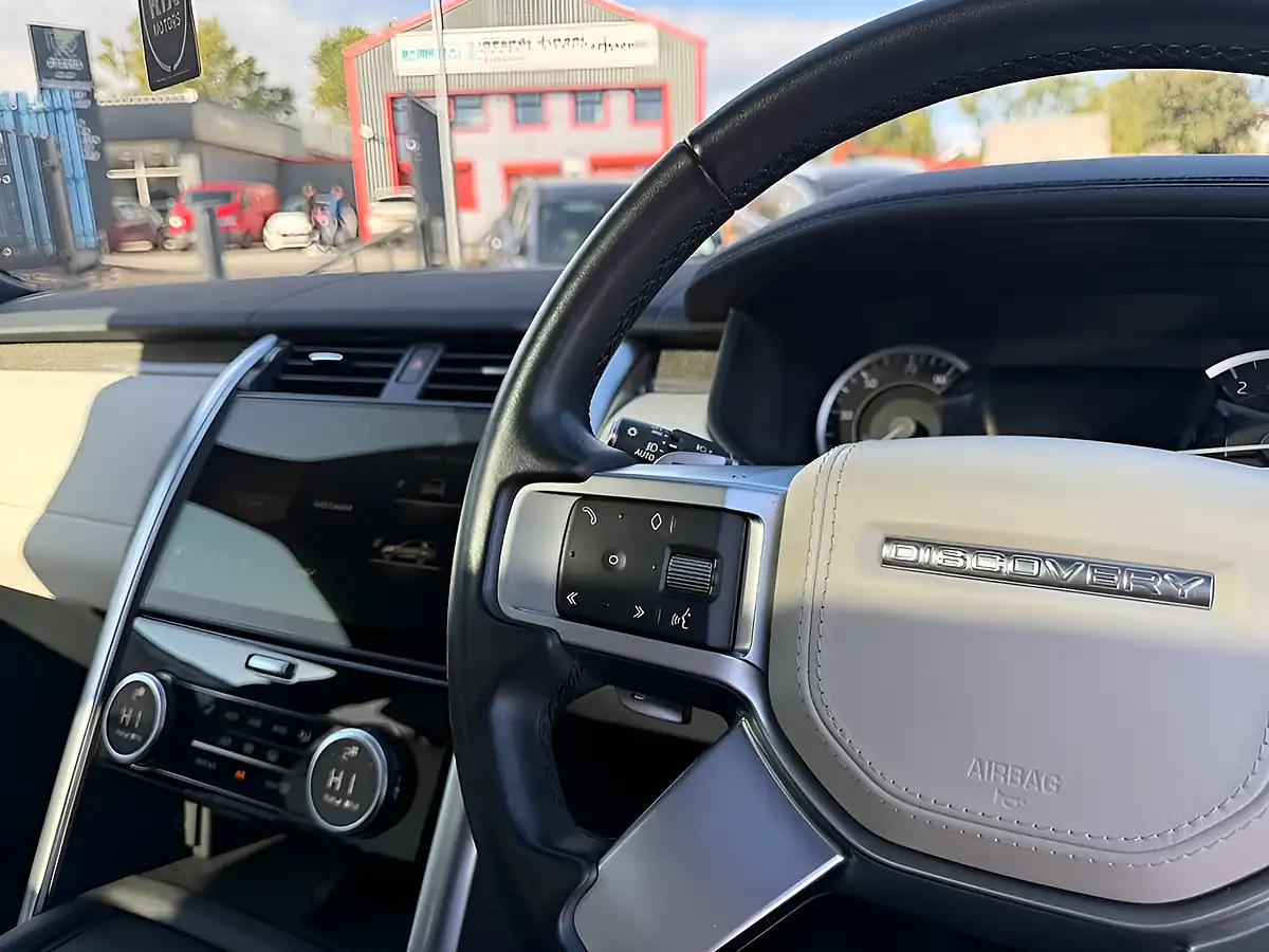 Used 2023 Land Rover Discovery 5 Metropolitan Edition Portofino Blue - Interior and Exterior details 13