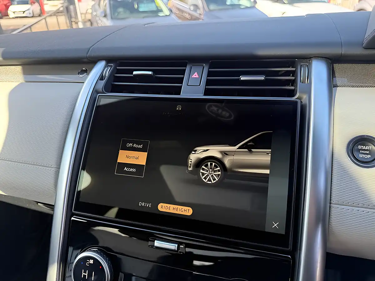 Used 2023 Land Rover Discovery 5 Metropolitan Edition Portofino Blue - Interior and Exterior details 15