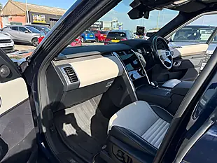 Used 2023 Land Rover Discovery 5 Metropolitan Edition Portofino Blue - Interior and Exterior details 18