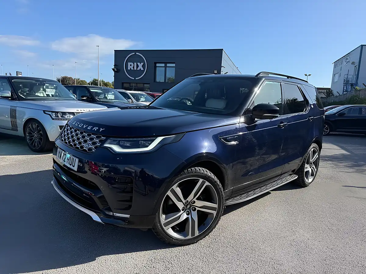 Used 2023 Land Rover Discovery 5 Metropolitan Edition Portofino Blue - Interior and Exterior details 2
