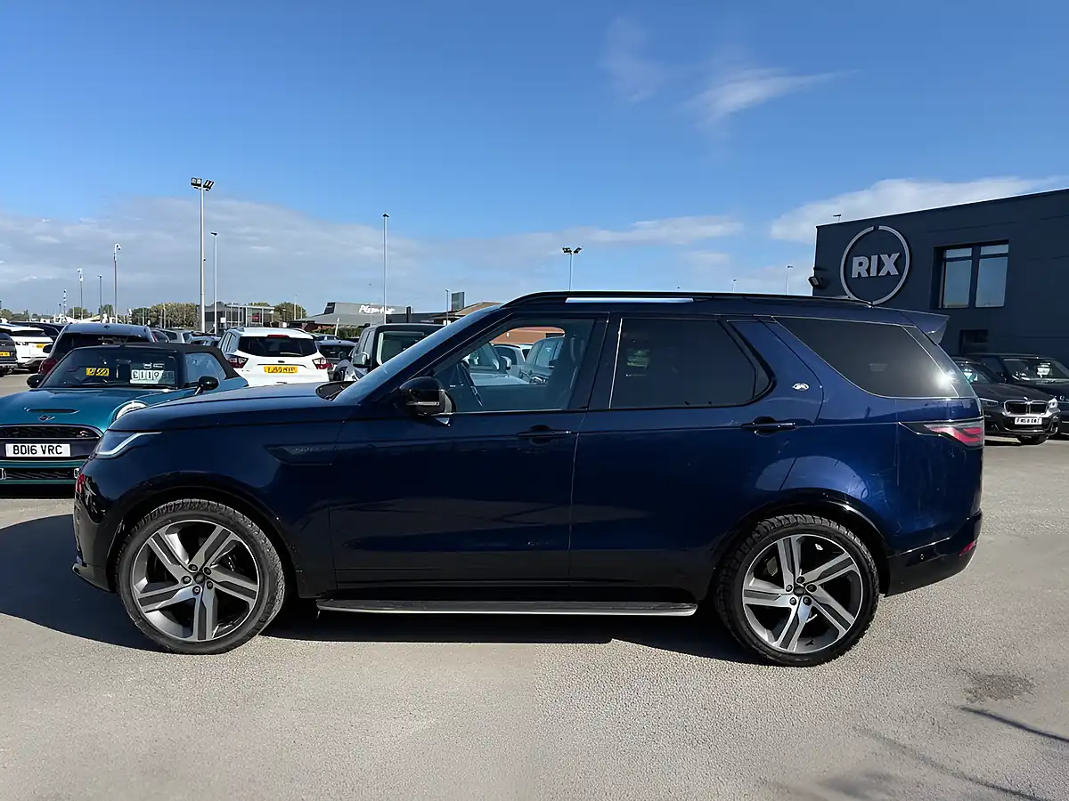 Used 2023 Land Rover Discovery 5 Metropolitan Edition Portofino Blue - Interior and Exterior details 3