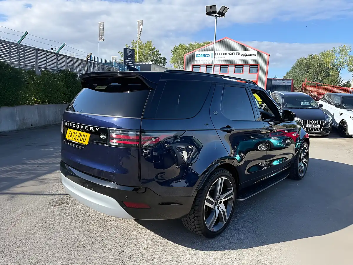 Used 2023 Land Rover Discovery 5 Metropolitan Edition Portofino Blue - Interior and Exterior details 9