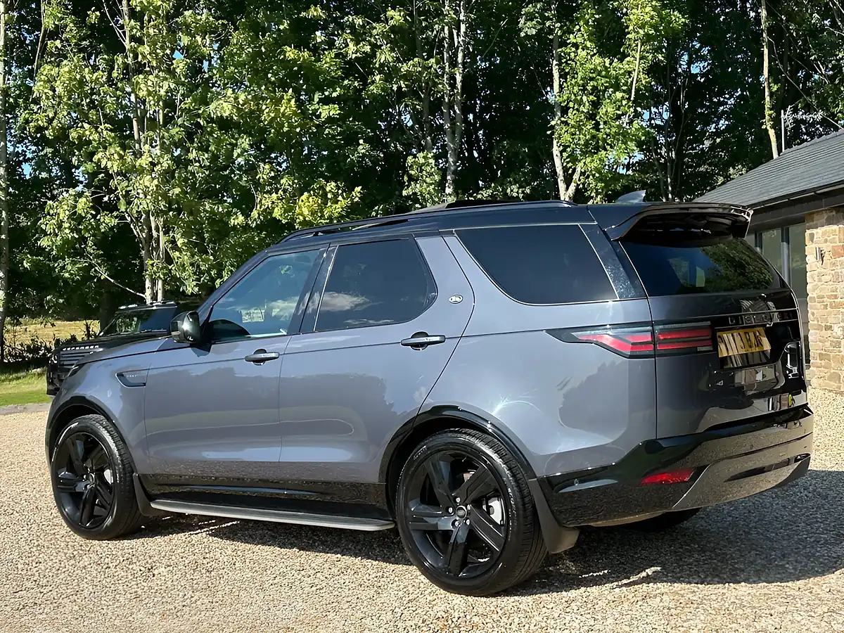 Used 2023 Land Rover Discovery Dynamic Hse Varesine Blue - Interior and Exterior details 12