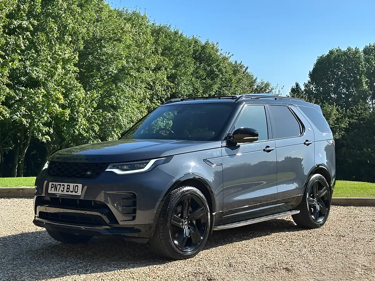 Used 2023 Land Rover Discovery Dynamic Hse Varesine Blue - Interior and Exterior details 2