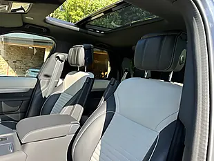 Used 2023 Land Rover Discovery Dynamic Hse Varesine Blue - Interior and Exterior details 3