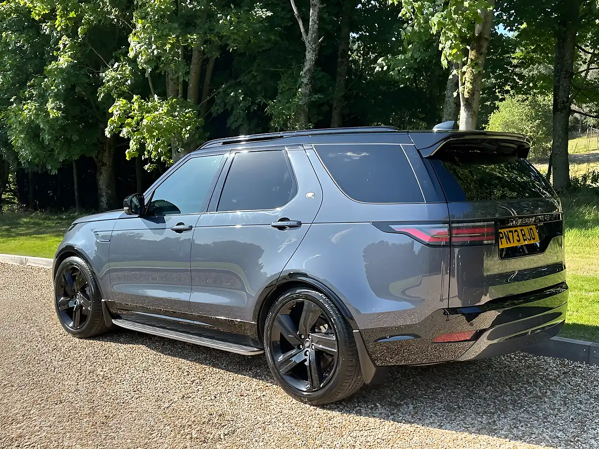 Used 2023 Land Rover Discovery Dynamic Hse Varesine Blue - Interior and Exterior details 9