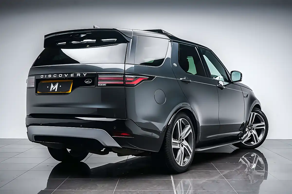 Used 2023 Land Rover Discovery Metropolitan Edition Carpathian Grey - Interior and Exterior details 14