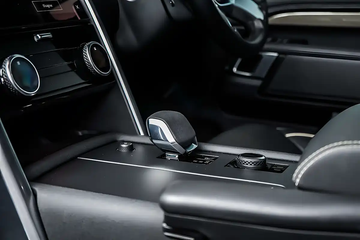 Used 2023 Land Rover Discovery Metropolitan Edition Carpathian Grey - Interior and Exterior details 16