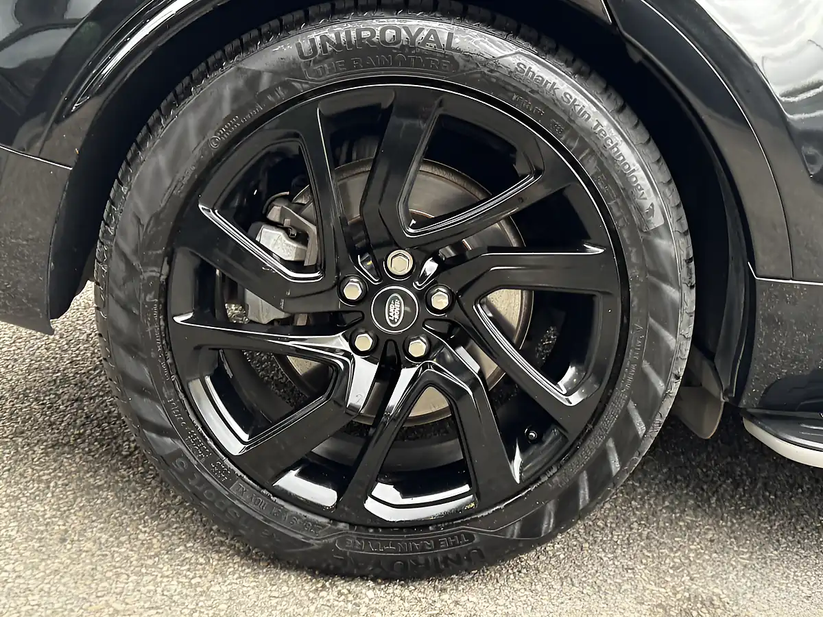 Used 2023 Land Rover Discovery R-Dynamic Hse Black - Interior and Exterior details 12