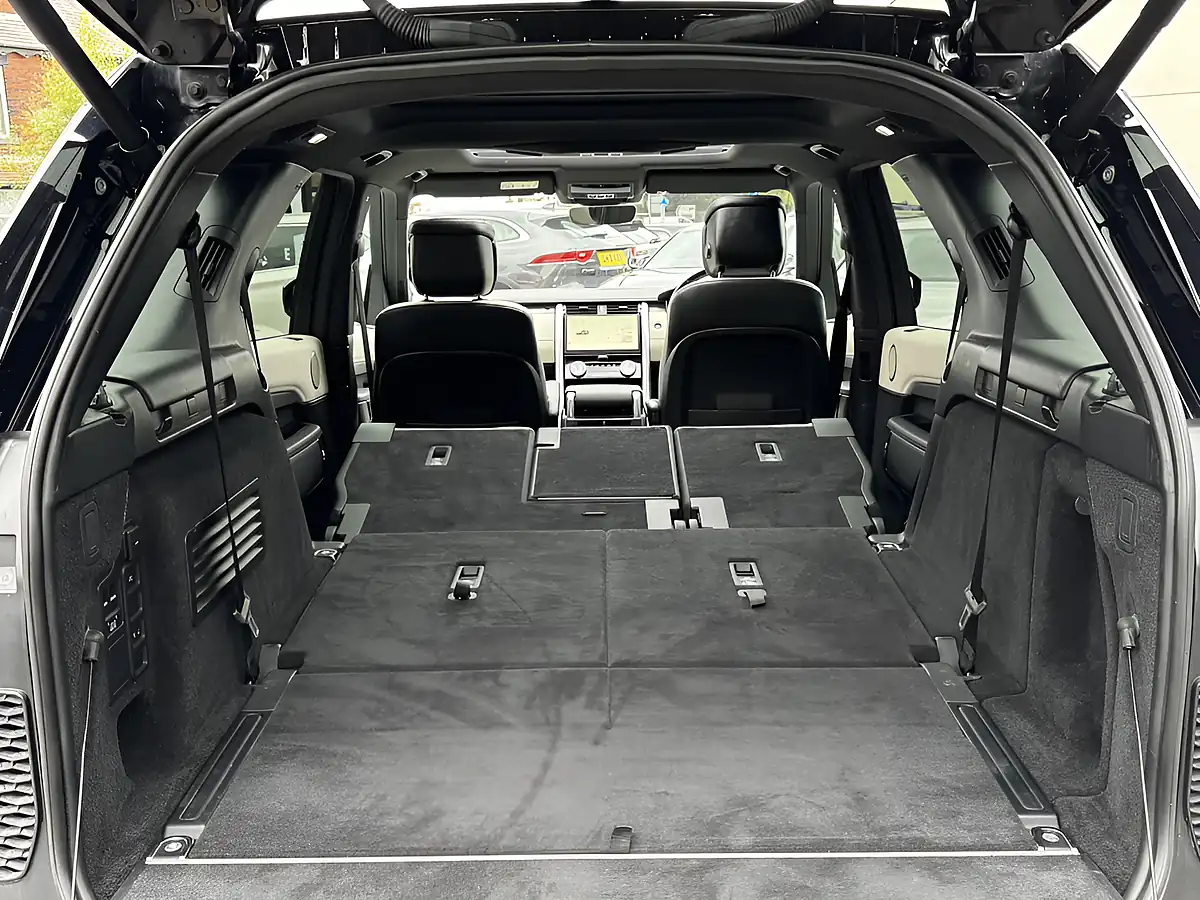 Used 2023 Land Rover Discovery R-Dynamic Hse Black - Interior and Exterior details 19