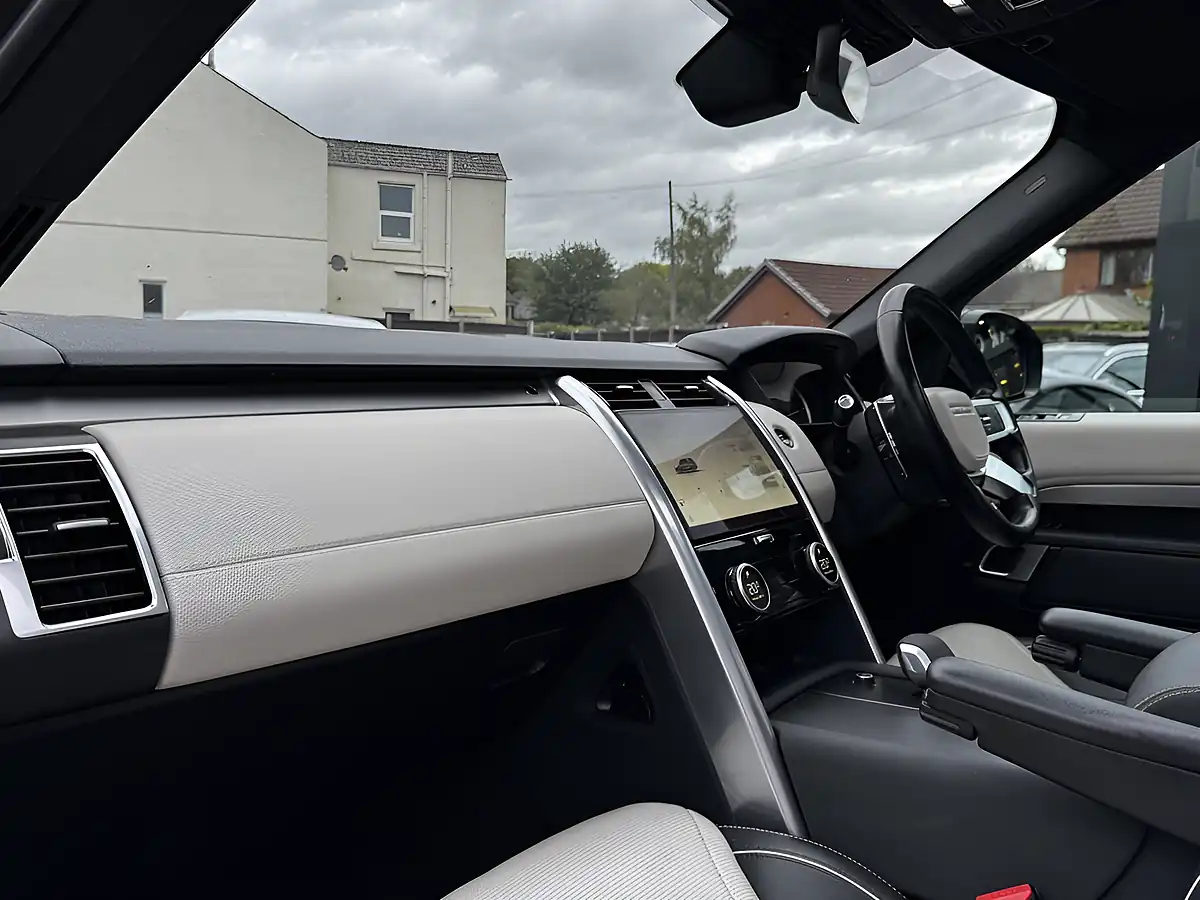 Used 2023 Land Rover Discovery R-Dynamic Hse Black - Interior and Exterior details 20