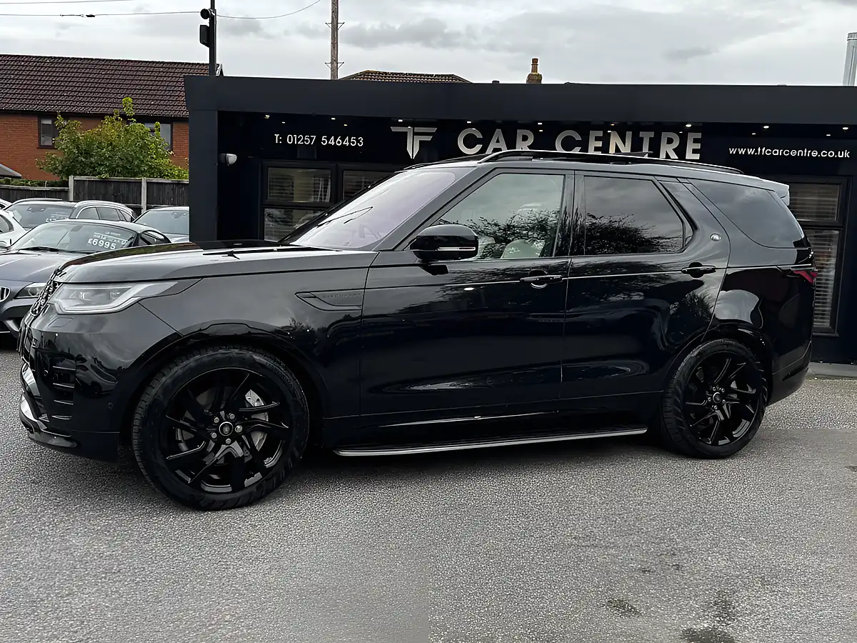 Used 2023 Land Rover Discovery R-Dynamic Hse Black - Interior and Exterior details 3