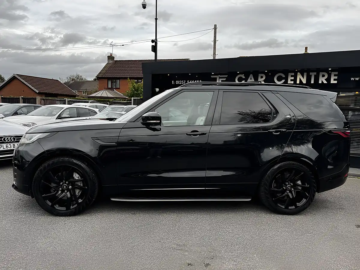 Used 2023 Land Rover Discovery R-Dynamic Hse Black - Interior and Exterior details 4