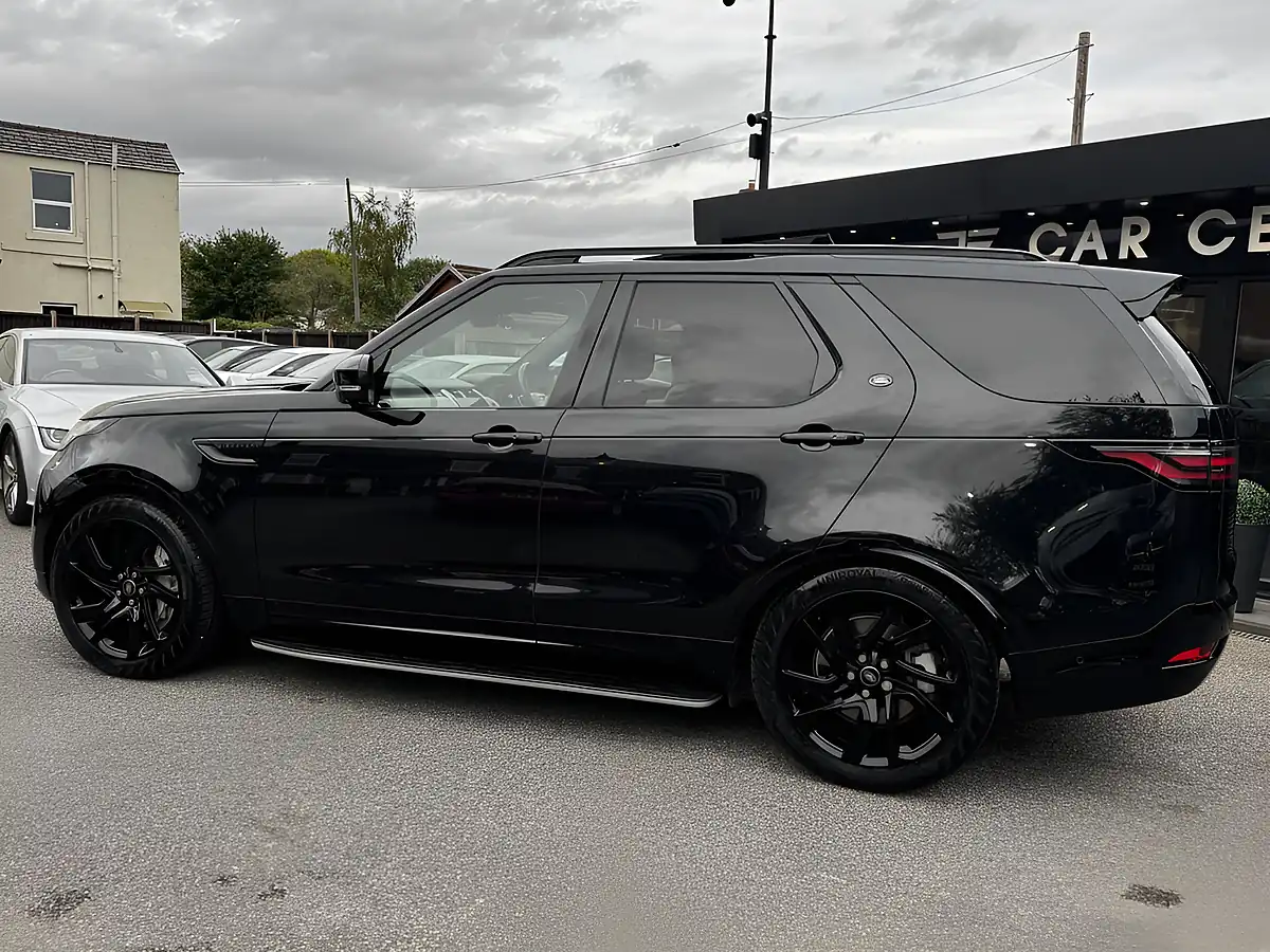 Used 2023 Land Rover Discovery R-Dynamic Hse Black - Interior and Exterior details 5