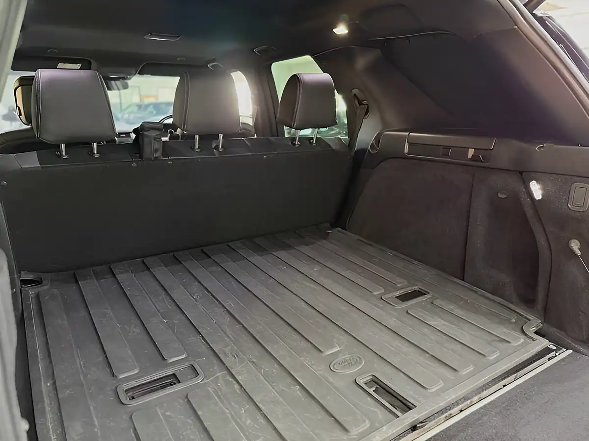 Used 2023 Land Rover Discovery R-Dynamic Se Blue - Interior and Exterior details 19