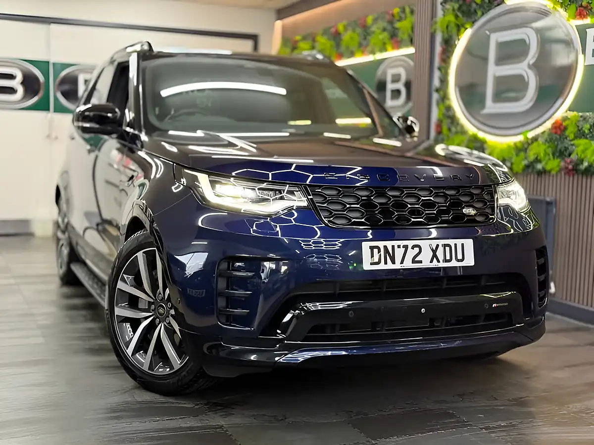 Used 2023 Land Rover Discovery R-Dynamic Se Blue - Interior and Exterior details 3